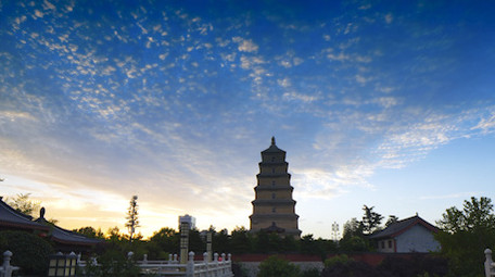 地标城市西安大雁塔延迟拍摄日出