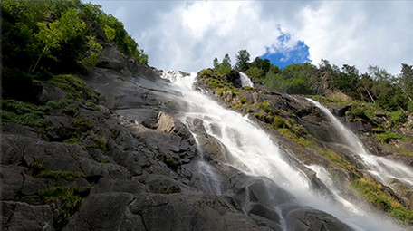 自然简约大气夏季瀑布壮观实拍素材