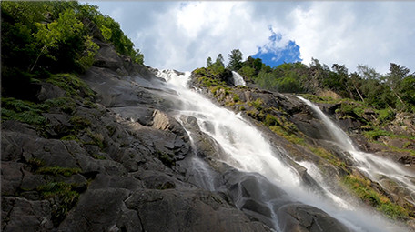 自然简约大气夏季瀑布壮观实拍素材