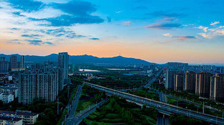 公路桥梁暮色交通车流延时实拍