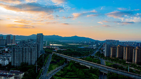 公路桥梁暮色交通车流延时实拍