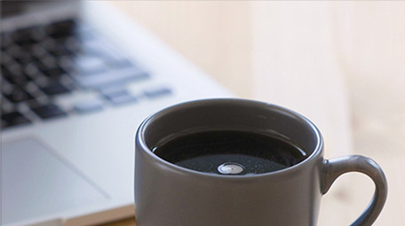 行业职业简约清新惬意办公室咖啡杯实拍素材