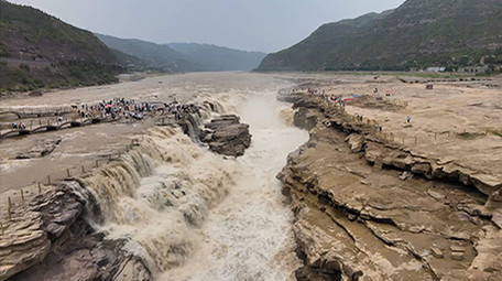 自然山西临汾壶口瀑布航拍视频