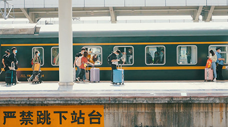 交通火车站候车室车站站台实拍视频