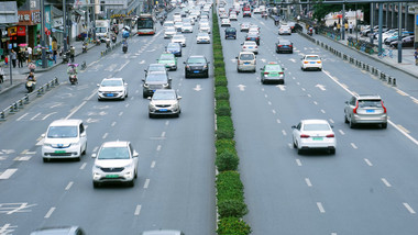 城市大气马路车流延时摄影