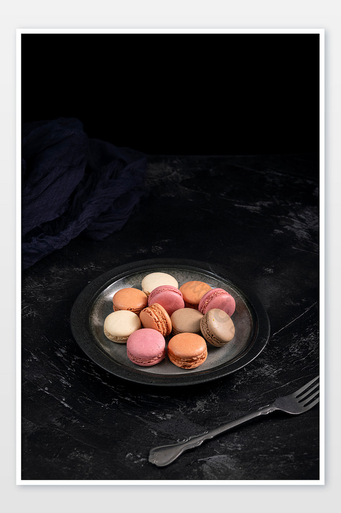 暗调风格马卡龙西式甜品摄影图图片图片