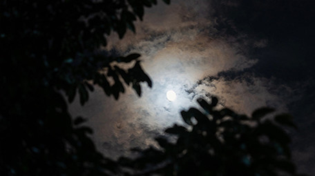 自然简约夜晚天空月亮云层移动变化延时