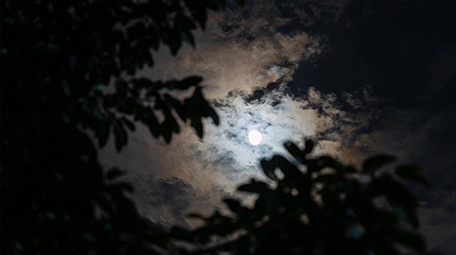 自然简约夜晚天空月亮云层移动变化延时