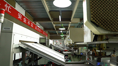 行业简约职业工人工厂生产