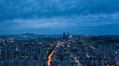 城市风景震撼航拍大连夜晚车流交通夜景延时