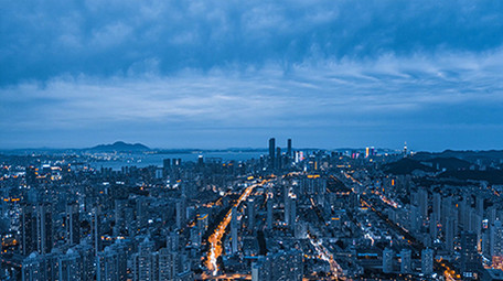 城市风景震撼航拍大连夜晚车流交通夜景延时