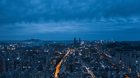 城市风景震撼航拍大连夜晚车流交通夜景延时