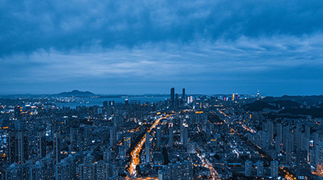 城市风景震撼航拍大连夜晚车流交通夜景延时