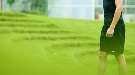 健身男子台阶运动训练实拍