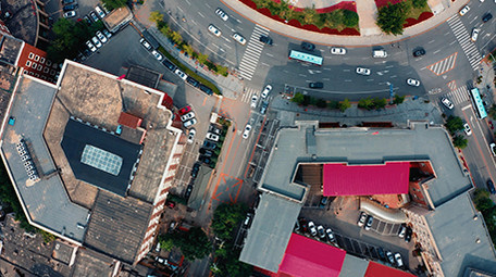 大气城市交通沈阳中山广场车流航拍