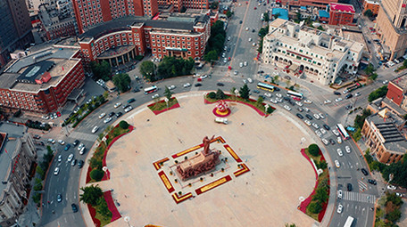 大气城市交通沈阳中山广场车流航拍