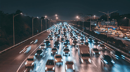交通夜晚道路拥堵唯美实拍延时