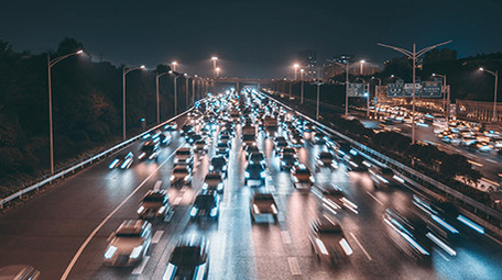 交通夜晚道路拥堵唯美实拍延时