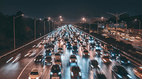 交通夜晚道路拥堵唯美实拍延时