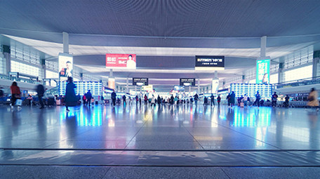 大气交通高铁站人来人往匆忙人流延时