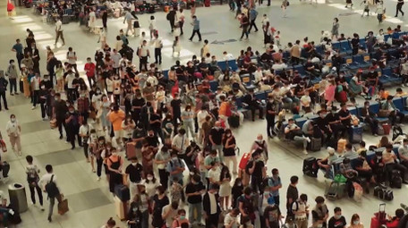 交通简约高铁客运火车站人来人往4k实拍