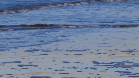 海洋大海波涛汹涌海浪翻滚拍打岸边礁石