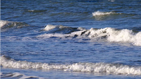 自然海洋海浪浪花大海沙滩海岸实拍