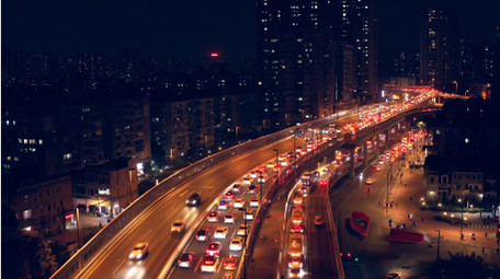 城市交通简约夜间行驶的汽车4k实拍