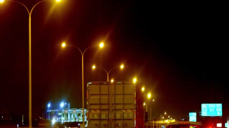 城市交通简约夜间行驶的汽车4k实拍