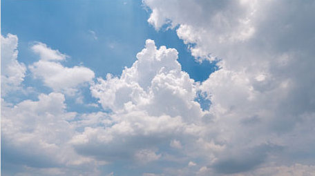 自然天空巍澜蓝天与白云4K大气延时