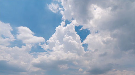 自然天空巍澜蓝天与白云4K大气延时