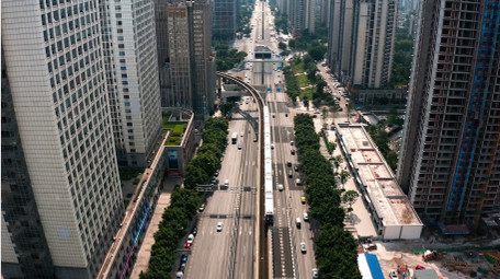 交通大气重庆轻轨弯道行驶的列车4k航拍