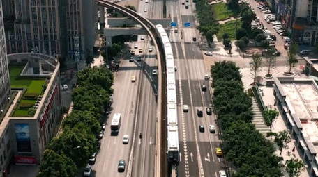 交通大气重庆轻轨弯道行驶的列车4k航拍