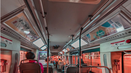 公共交通大气公交车内视角夜间行驶延时摄影