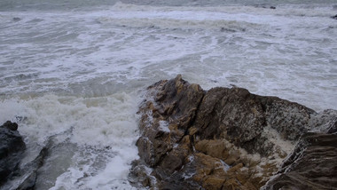 海边礁石石头海岸恶劣天气大海波浪波涛实拍