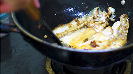 餐饮美食制作炒菜家常煎鱼烹饪实拍4K
