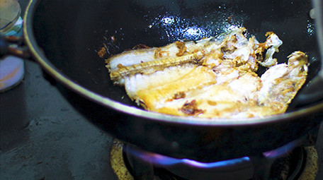 餐饮美食制作炒菜家常煎鱼烹饪实拍4K