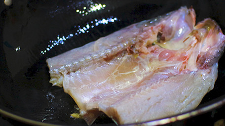 餐饮美食制作炒菜家常煎鱼烹饪实拍4K