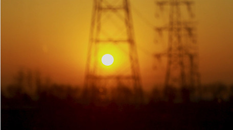 交通工具行驶中的火车车窗日出太阳实拍4K