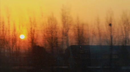 交通工具行驶中的火车车窗日出太阳实拍4K