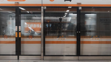 城市交通杭州地铁出站出行旅行4K实拍