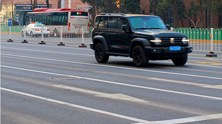 天津城市主干道汽车车流路口实拍4K