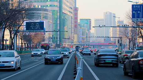 天津城市主干道汽车车流路口实拍4K