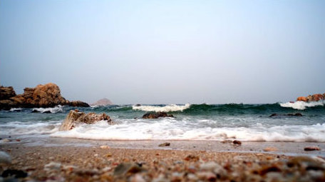 大气海边礁石千锤百炼岩石海浪拍打海洋实拍