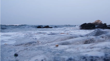 海滩沙滩石子海边海浪波浪海岸自然海洋实拍