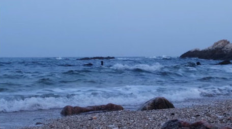 海滩沙滩石子海边海浪波浪海岸自然海洋实拍
