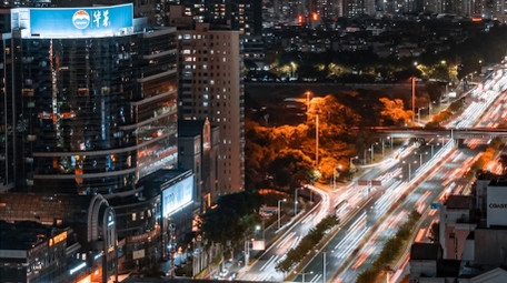 交通震撼城市夜晚公路密集车流4k延时