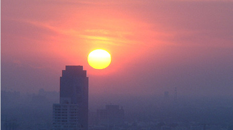 自然天空延迟摄影唯美日出城市朦胧