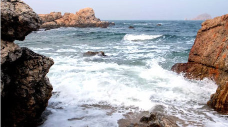 海岸礁石海边浪花波浪大海海洋自然海洋实拍