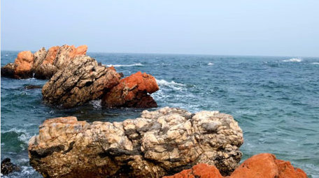 海岸礁石海边浪花波浪大海海洋自然海洋实拍